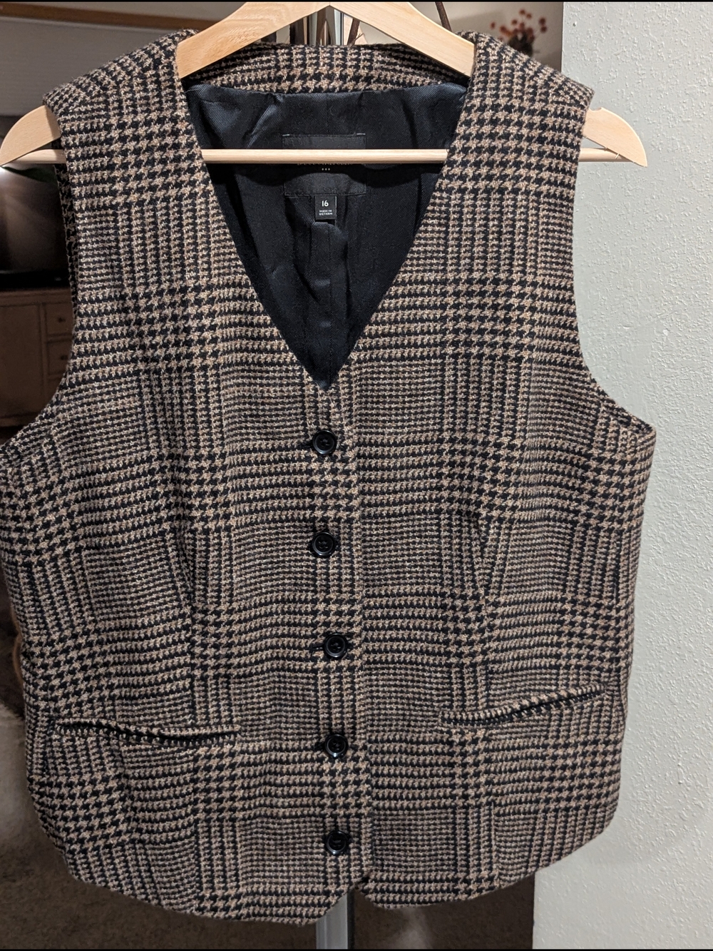 Banana Republic Plaid Wool-Blend Button Front Vest in Black & Tan